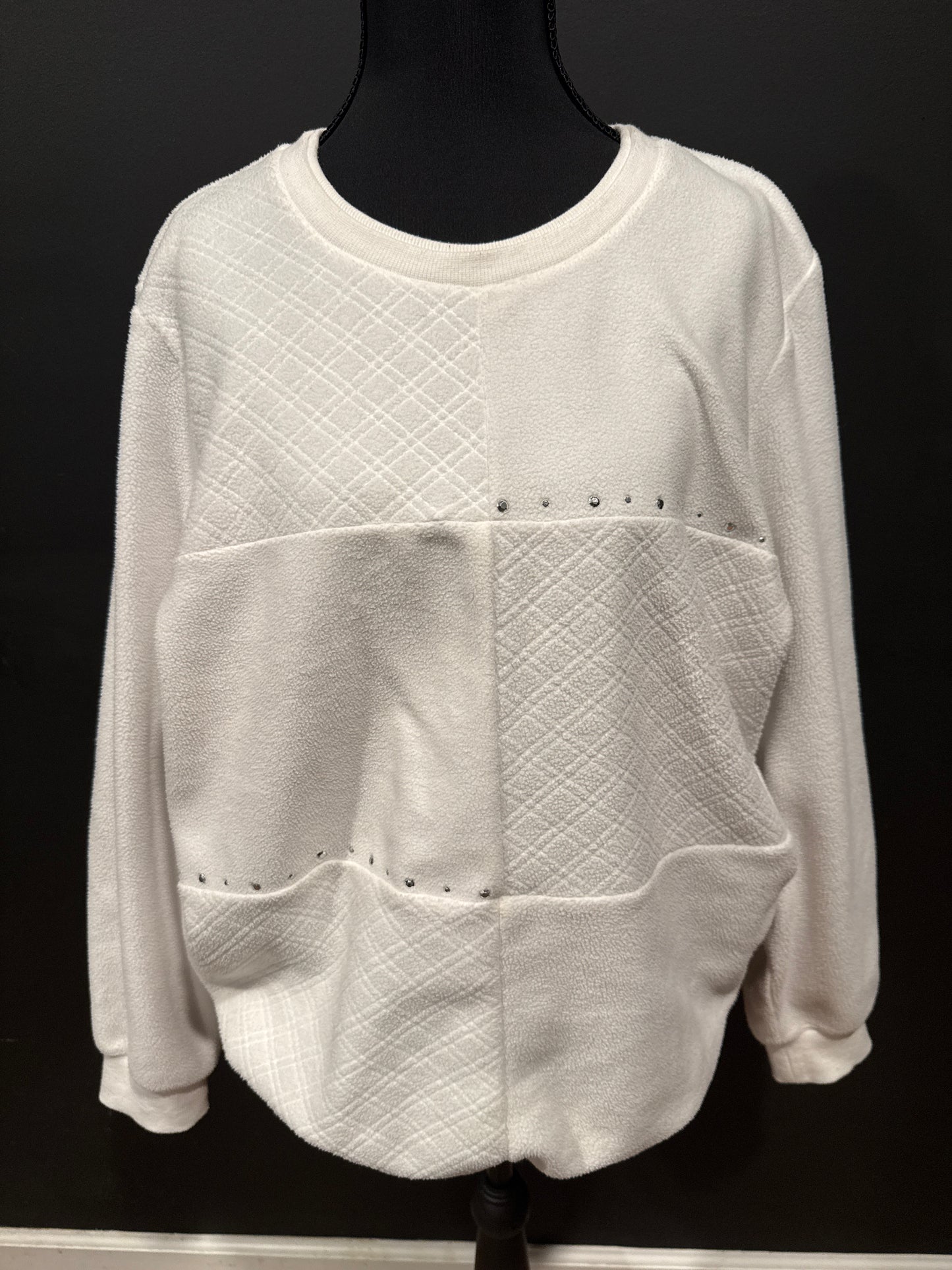 (MEDIUM) Vintage Alfred Dunner Patterned White Fleece Sweater