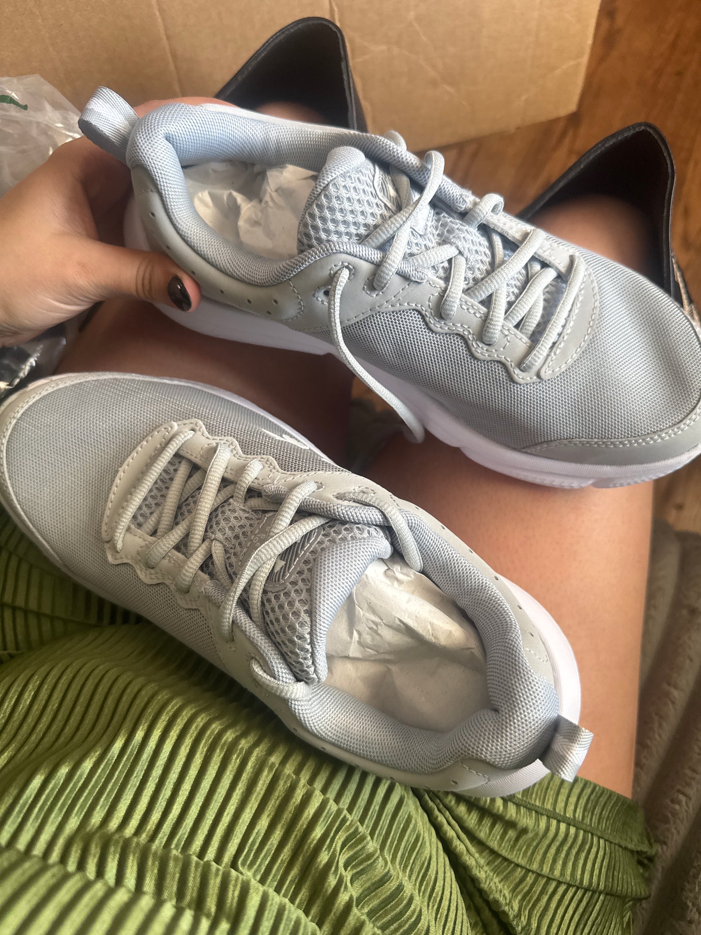 UNDER ARMOUR RUNNING SHOE SIZE 7.5