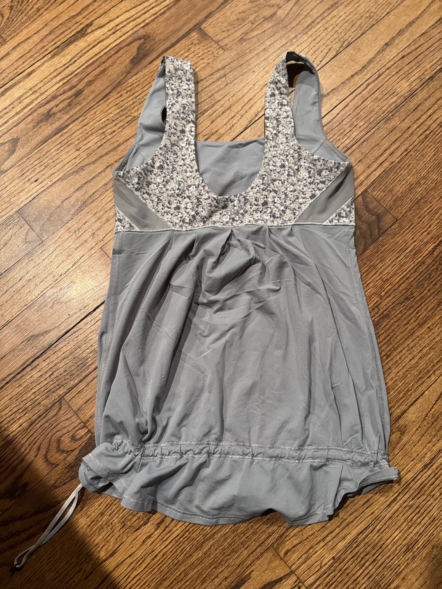 (SZ4) Lululemon Floral Elevate Tank Top W Drawstring Gray Floral