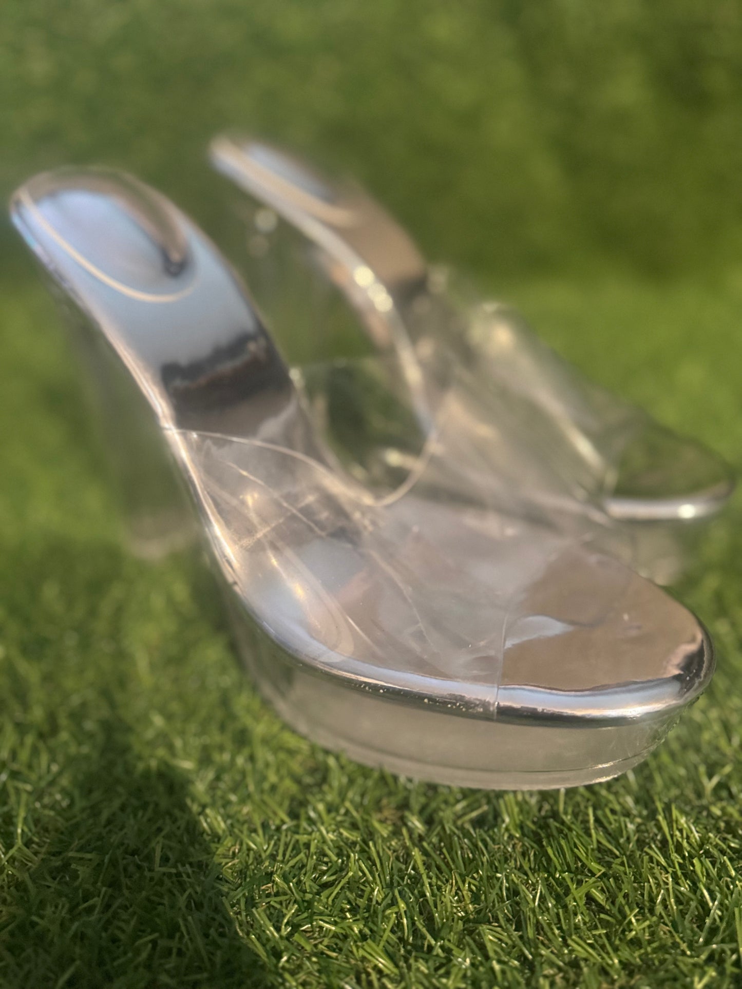 FANTOESAY CLEAR SILVER HEEL SIZE 8.5