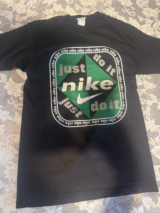 (MEDIUM) Y2K Nike Cotton Graphic Tee