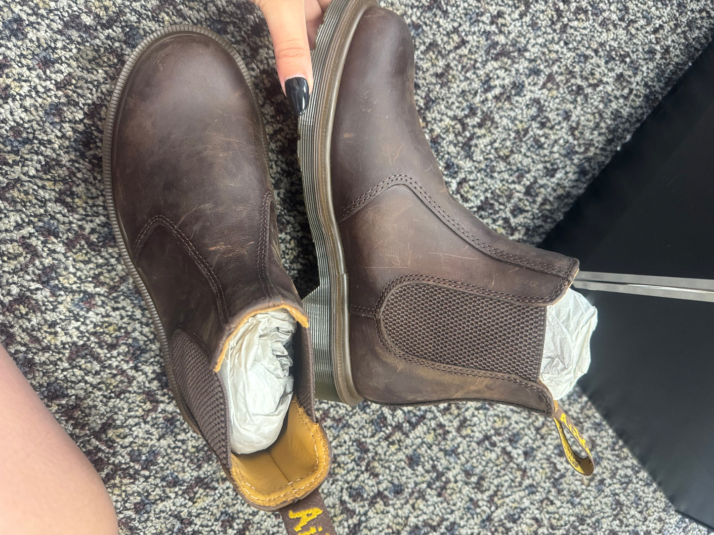 2796 CRAZY HORSE LEATHER CHELSEA BOOT DR. MARTENS BOOTS SIZE 6