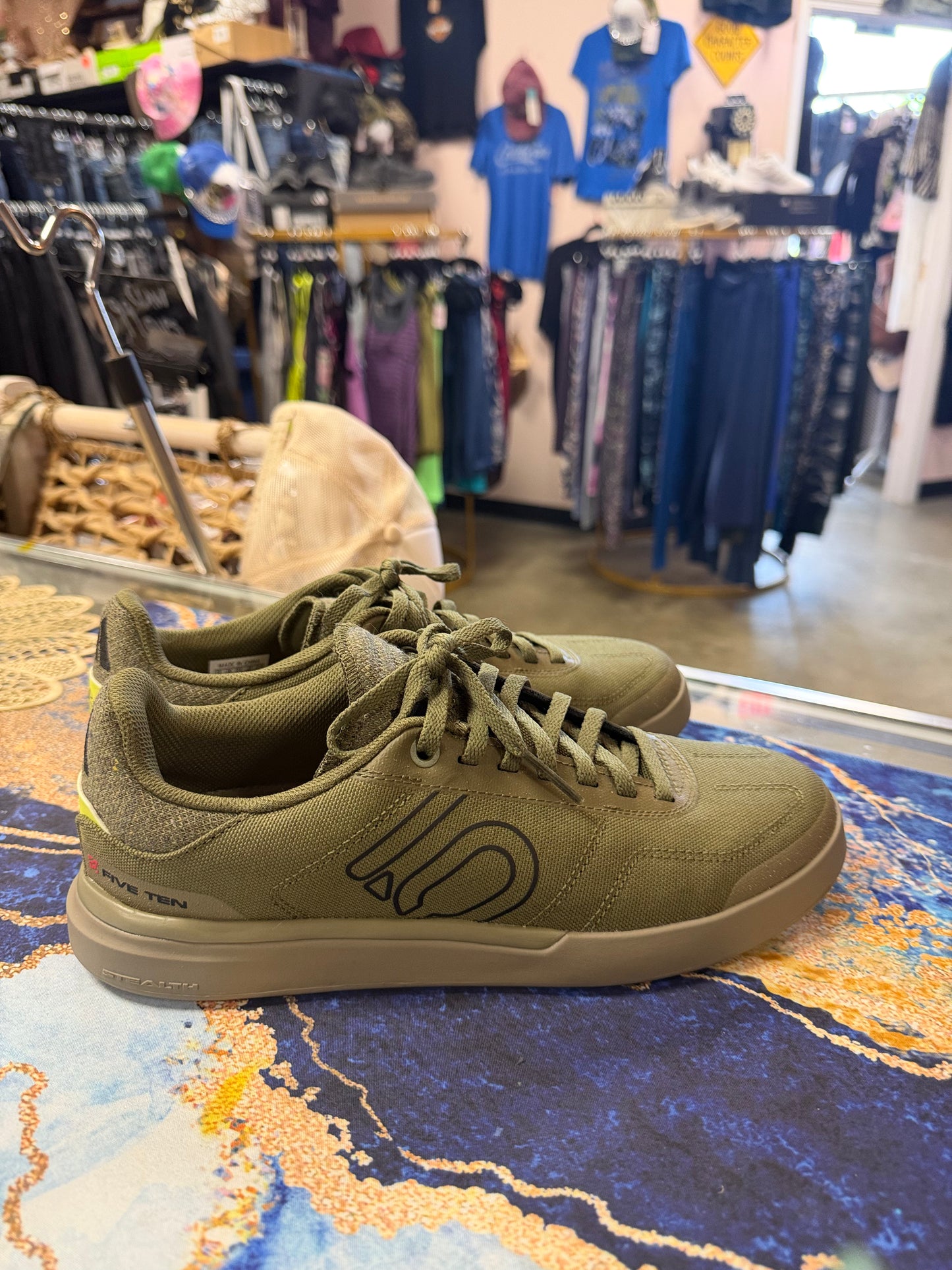 **NEW** Adidas Sleuth DLX Canvas GZ9866 Athletic Sneakers Size 6