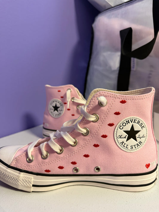(7 WMNS) Converse “Chuck” Taylor All Star High Embroidered Hearts - Cherry Blossom