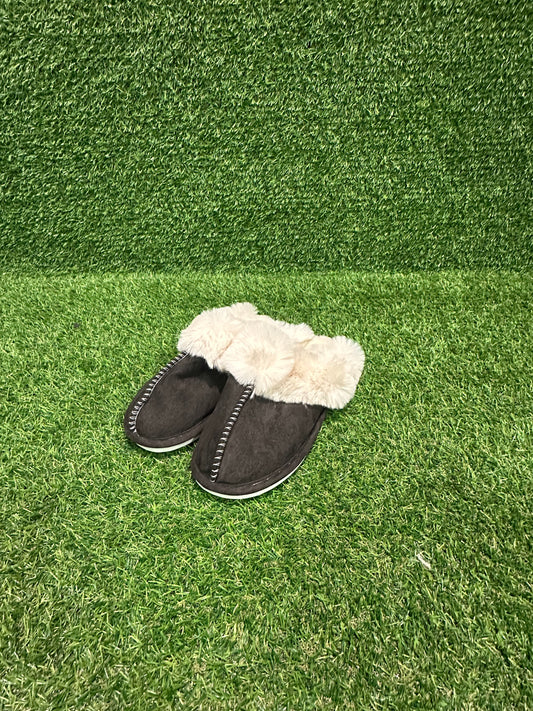 DONPAPA BLACK SLIP ONS SIZE 7.5