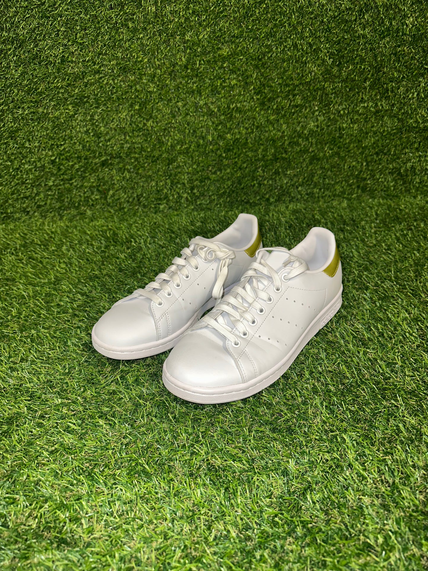 ADIDAS FLAT WHITE GOLD SIZE 9
