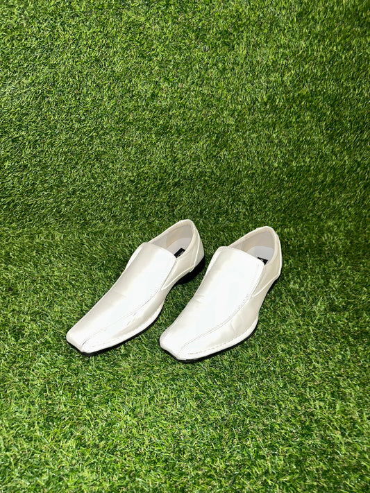 BRUNO MARC WHITE LOAFER SIZE 10